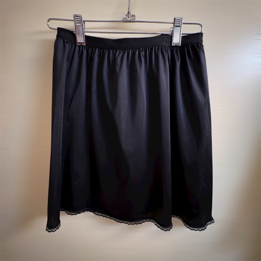 Vanity Fair 11- 710 Womens Black 16” MidThigh Length Slip Skirt With Slit Size M